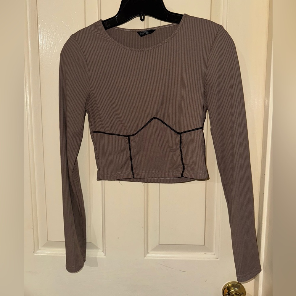 Cropped long sleeve top NEVER USED